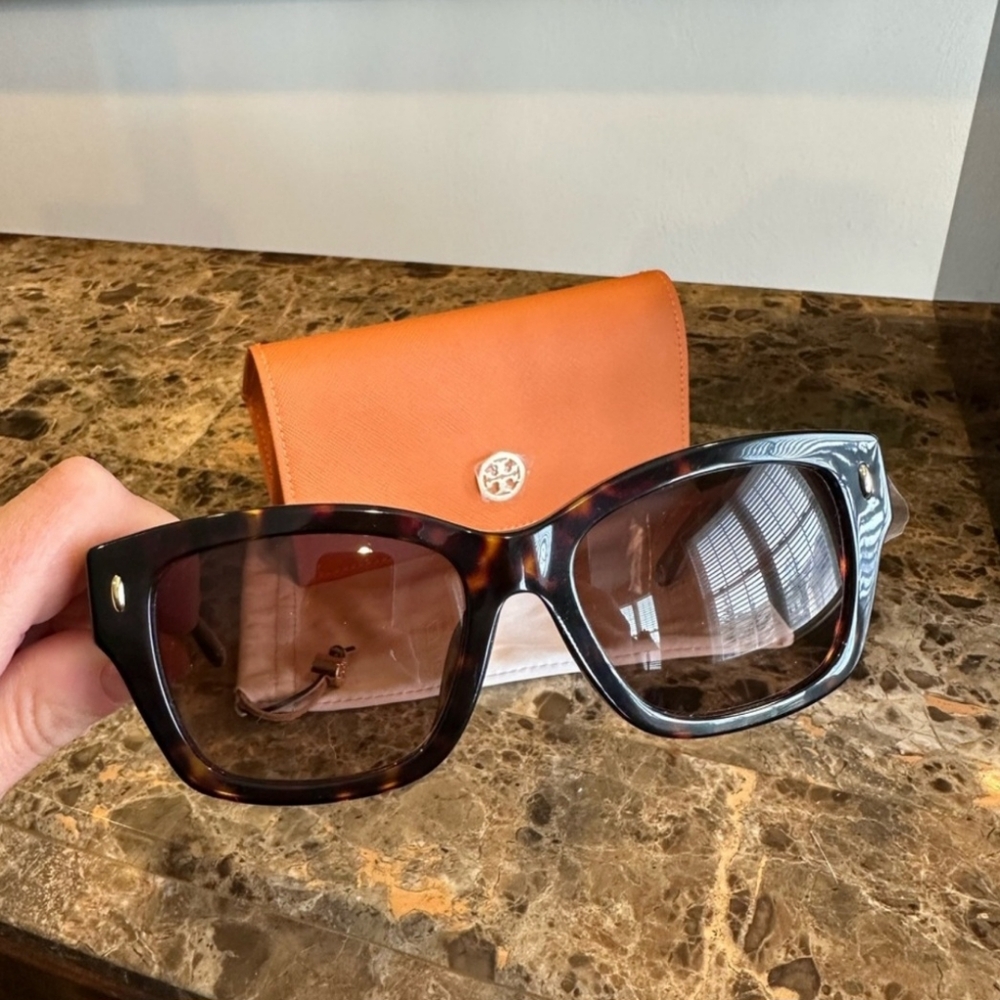 Tory Burch Tortoise Shell Sunglases & Case Brand New!
